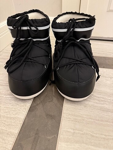 Moon boot