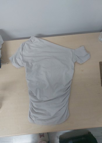 Asimetrik yanı büzgülü Stradivarius bluz