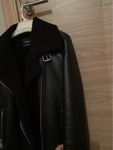Stradivarius SUNİ DERİ YÜNLÜ MONT