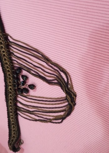 siyah gold işlemeli zincirli aksesuar - Görsel 3