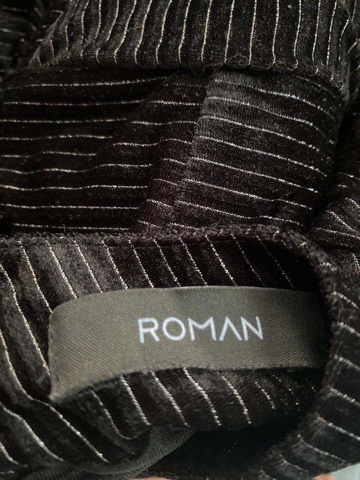 Roman şık davet elbisesi
Siyah Yüksek Yakalı Uzun Kollu Elbise - Görsel 5