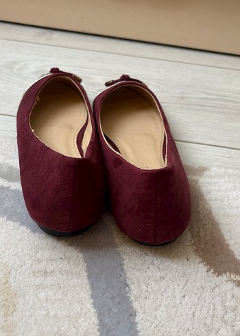 Yargıcı Bordo Süet Tokalı Kadın Düz Ayakkabı