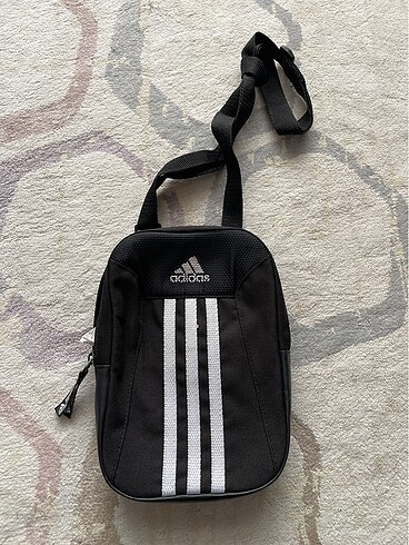 Adidas çanta