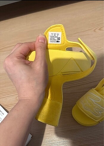 24 Beden Orjinal lacoste çocuk sandalet