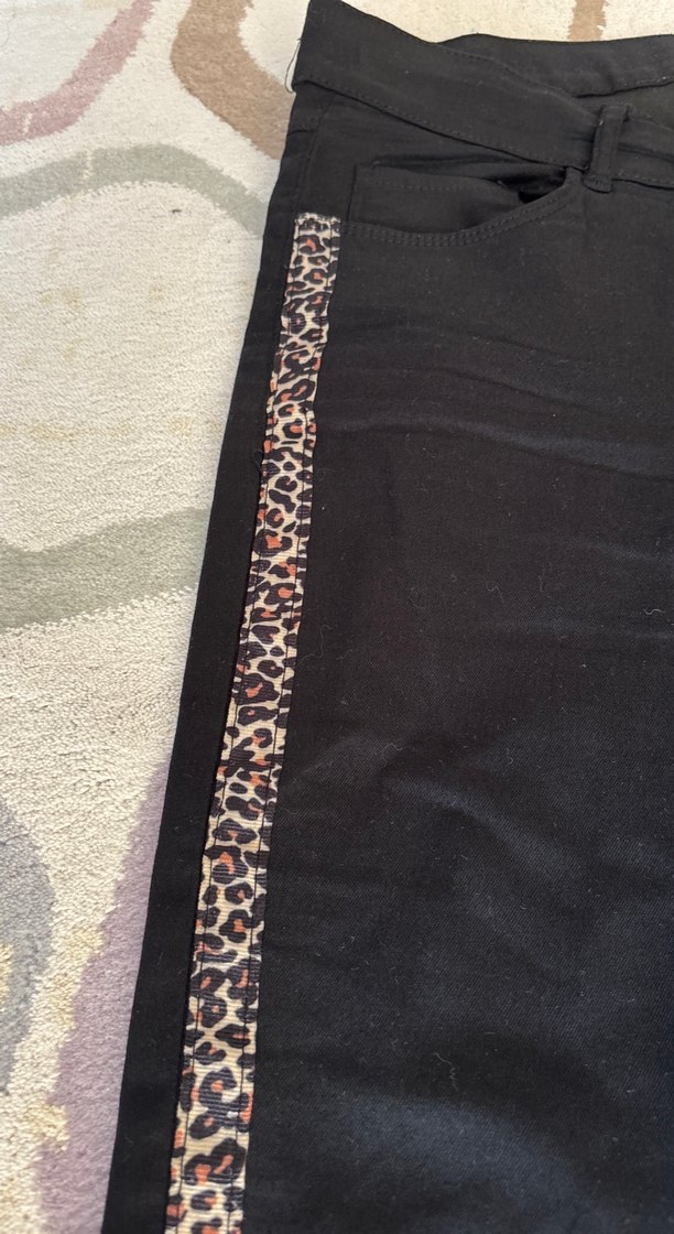 Siyah Yılan Desenli Payetli Kadın Pantolon - Görsel 3