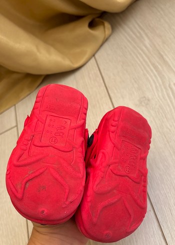 Kırmızı Baskılı Tokalı Kız Çocuk Terliği - Görsel 2