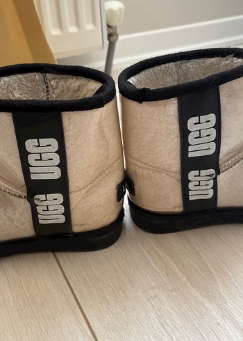 UGG Gri Beyaz Metalik Kadın Bot - Görsel 5