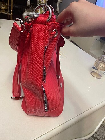  Beden kırmızı Renk Kırmızı lacoste çanta uzun askısı mevcut