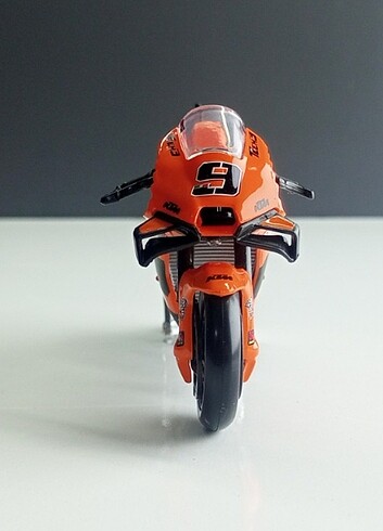 Beden i 1:18 KTM RC16 factory RACE 2021 /9 DTM danilo petrucci