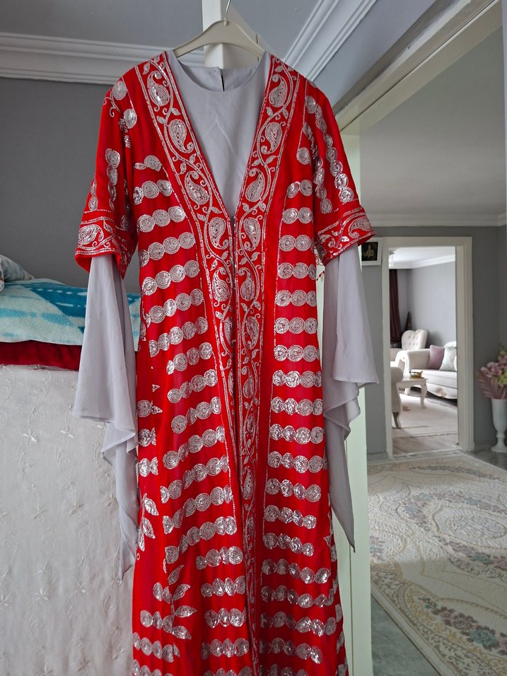 Nakışlı Kırmızı V Yakalı Uzun Bohem Elbise - Görsel 5