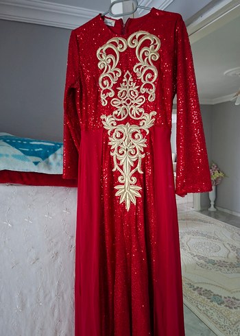 Kırmızı İşlemeli Uzun Kollu Abiye Elbise - Görsel 5