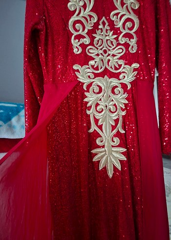 Kırmızı İşlemeli Uzun Kollu Abiye Elbise - Görsel 4