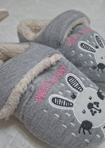 Gri Nakışlı Kürklü Kız Çocuk Ev Terliği - Görsel 6