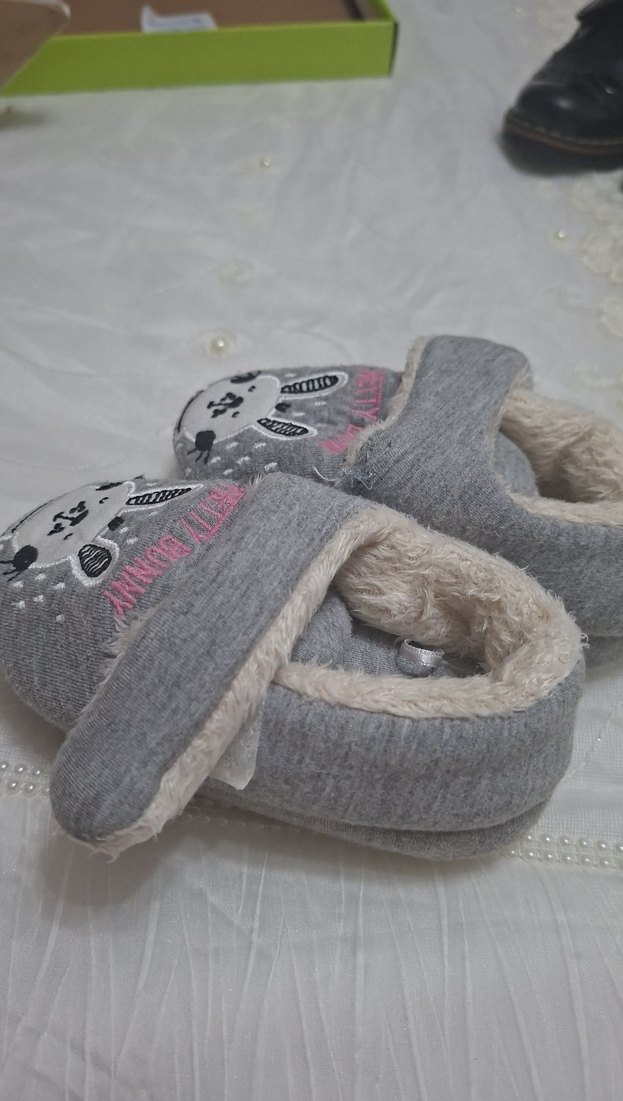 Gri Nakışlı Kürklü Kız Çocuk Ev Terliği - Görsel 3