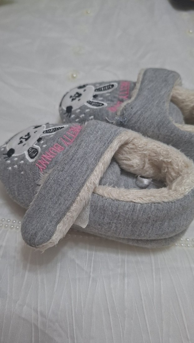 Gri Nakışlı Kürklü Kız Çocuk Ev Terliği - Görsel 4