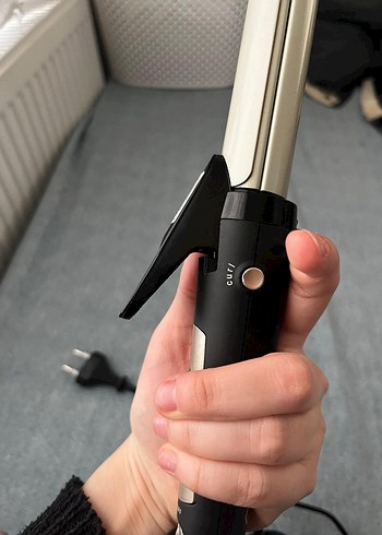 Siyah ve gri saç şekillendirici maşası - Görsel 3