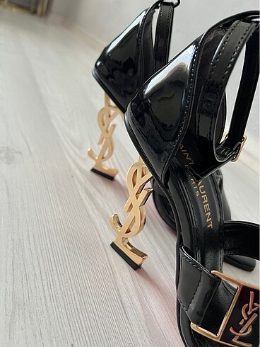 Saint Laurent Topuklu ayakkabi