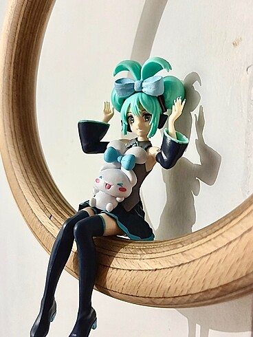  Hatsune Miku x Sanrio Cinnamoroll figürü