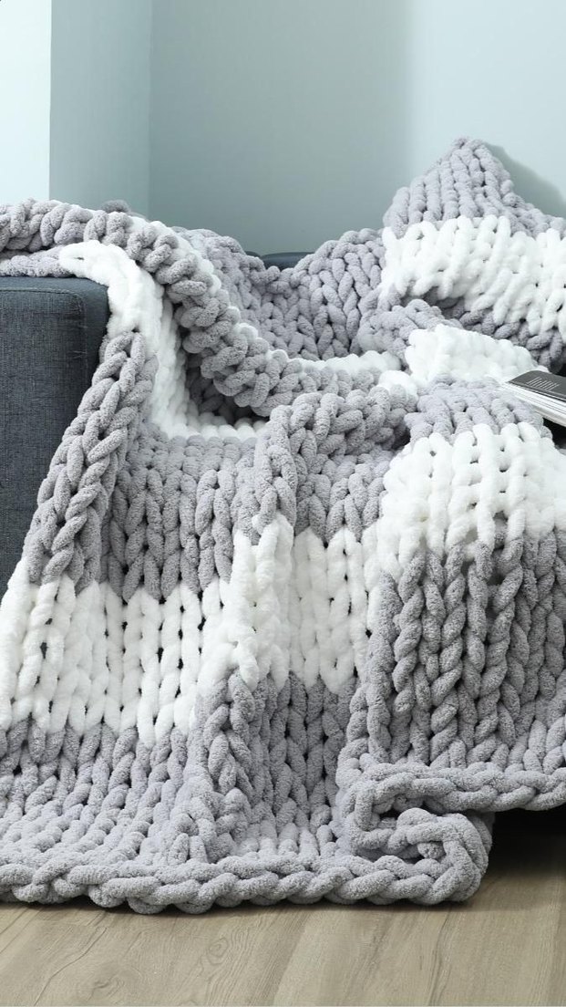 Nakışlı Kahverengi Örgü  Battaniye - Görsel 2