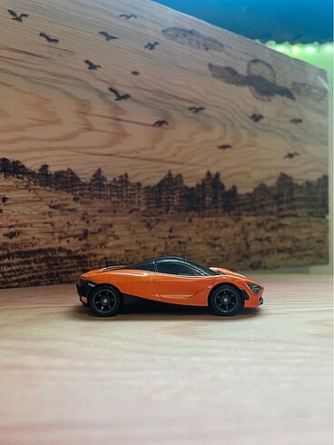  Beden Hot Wheels Premium Speed Machines McLaren 720s