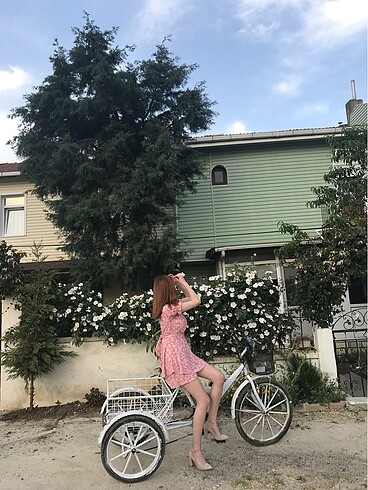 Diğer Şortlu Pembe Çiçekli Tulum