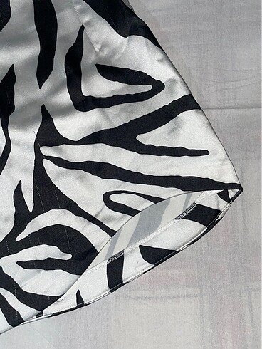 m Beden Bershka Asimetrik Zebra Etek