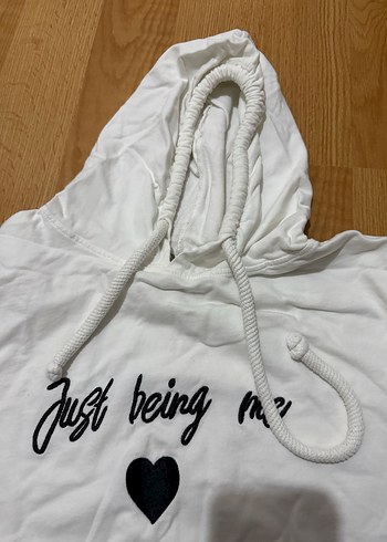 Beyaz Kapüşonlu Baskılı cepli Kadın Sweatshirt - Görsel 2