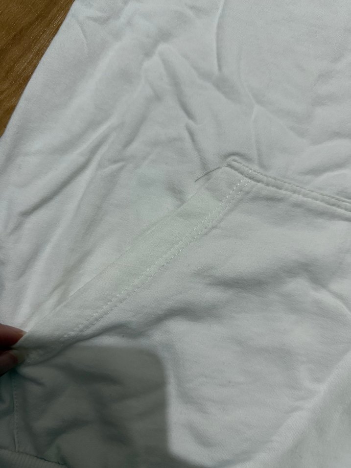 Beyaz Kapüşonlu Baskılı cepli Kadın Sweatshirt - Görsel 3