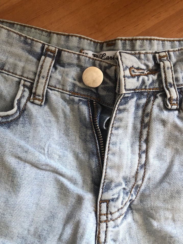 Düğmeli Kot Şort - Görsel 2