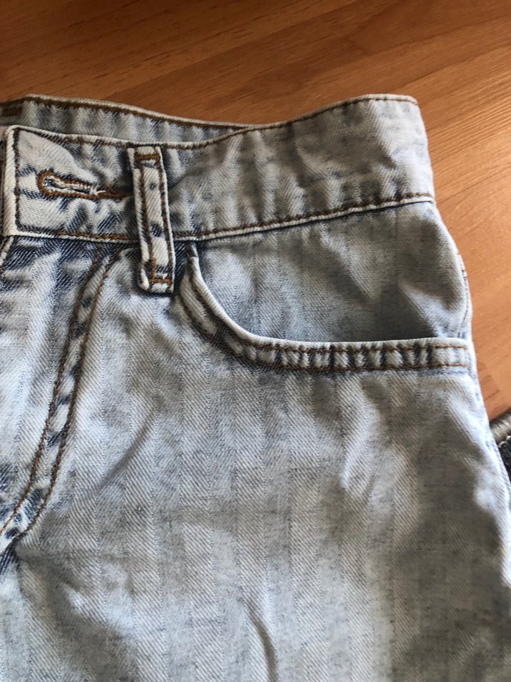 Düğmeli Kot Şort - Görsel 3