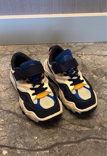 30 Beden Zara Marka Çocuk Spor Ayakkabısı
