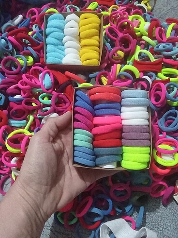 Yetişkin ve çocuk tokalar mevcuttur