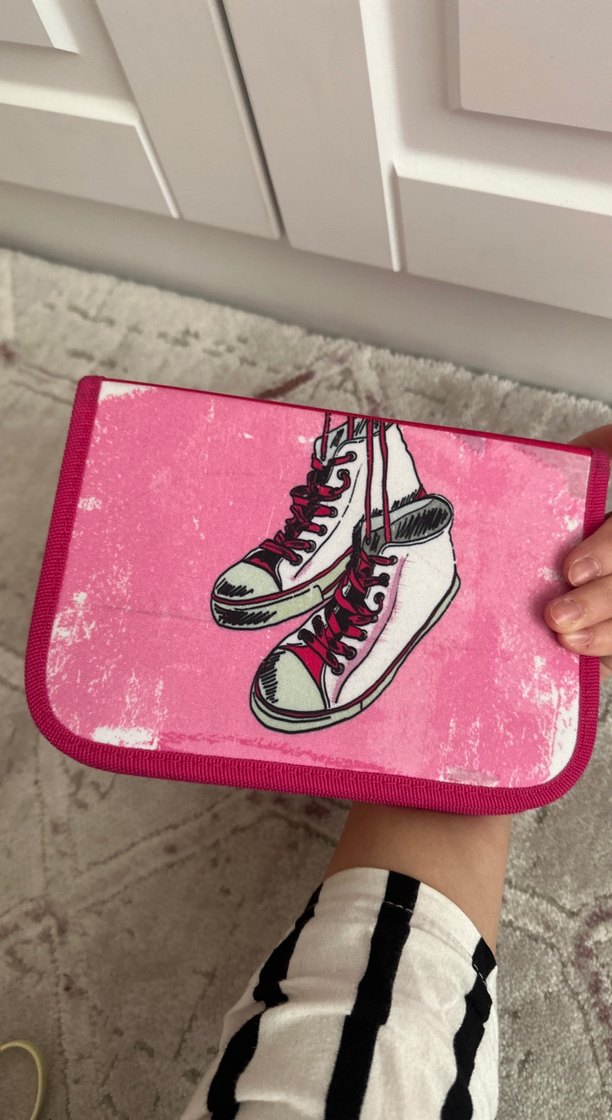 Kitap şeklinde açılır kapanır kalemlik - Görsel 2