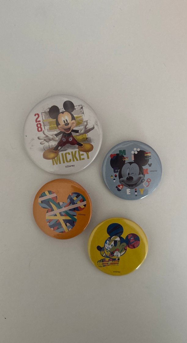 Renkli Mickey Mouse Vintage Rozetler - Görsel 2