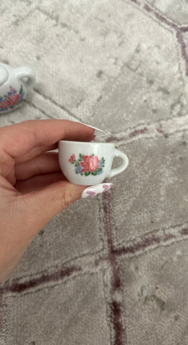 Beyaz Çiçek Desenli Mini Demlik ve Fincan - Görsel 5