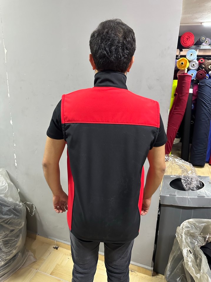 Su ve Rüzgar Geçirmez Kırmızı Siyah Softshell Yelek - Görsel 2