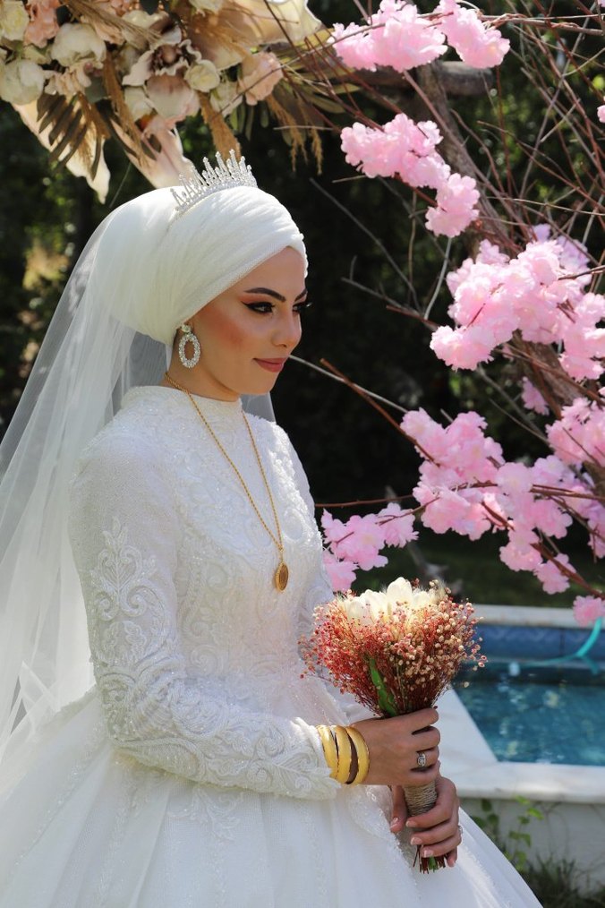 Beyaz Drapeli Uzun Tesettür Gelinlik - Görsel 2