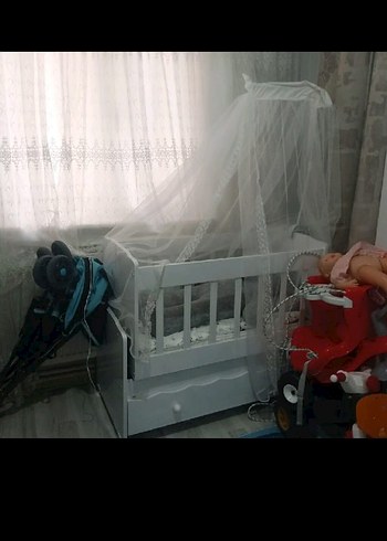 Beyaz Bebek Beşiği ve Tül Cibinlik