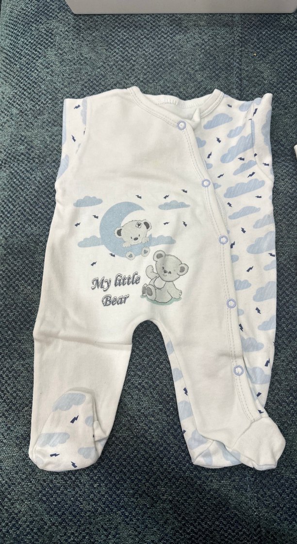 Erkek Bebek Gri Beyaz Baskılı Tulum ve Hırka Seti - Görsel 2