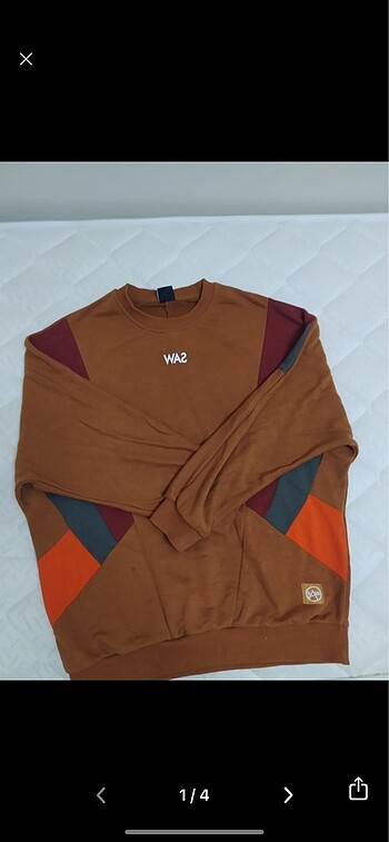 Sweatshirt