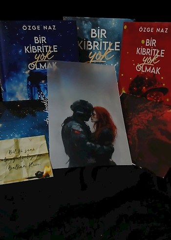 Özge Naz - Bir Kibritle Yok Olmak Romanı(Kutulu set)