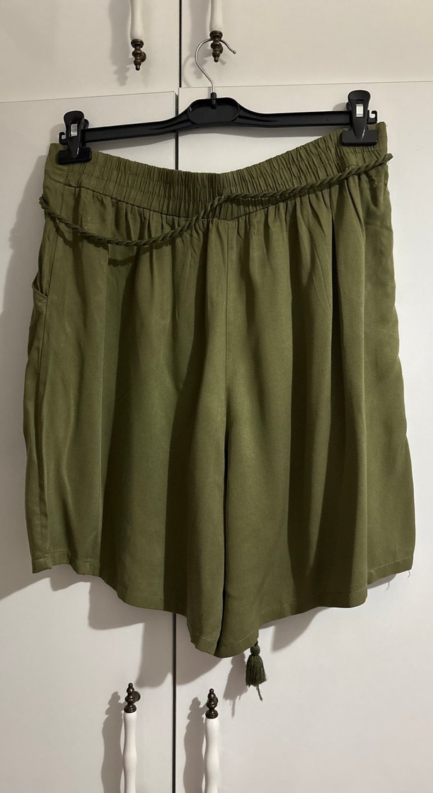 Kemerli Kısa Haki Kadın Kumaş Şort - Görsel 2