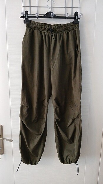Yeşil paraşüt pantolon