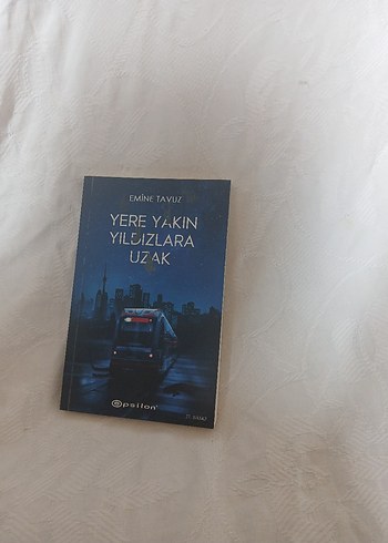 Yere Yakın Yıldızlara Uzak - Emine Tavuz