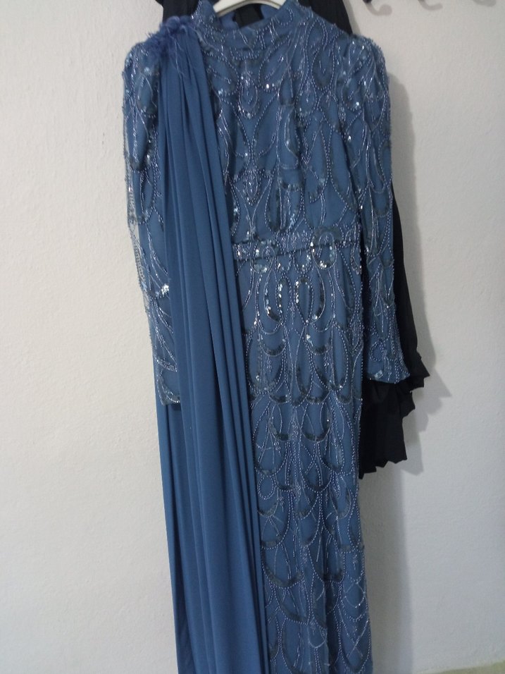 İşlemeli Mavi Uzun Kollu Abiye Elbisr kiralık - Görsel 3