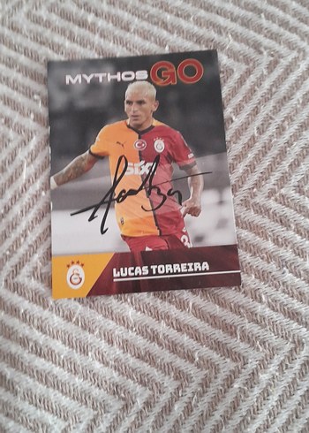 Lucas Torreira İmzalı Mythos Go Spor Kartı
