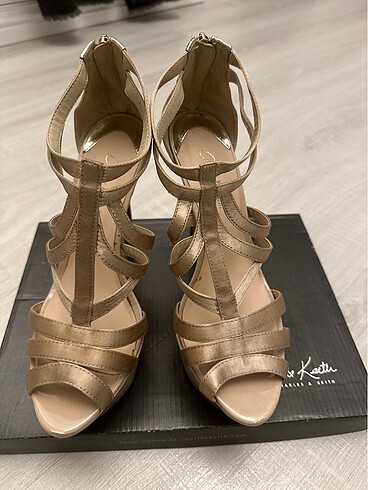 Charles&Keith