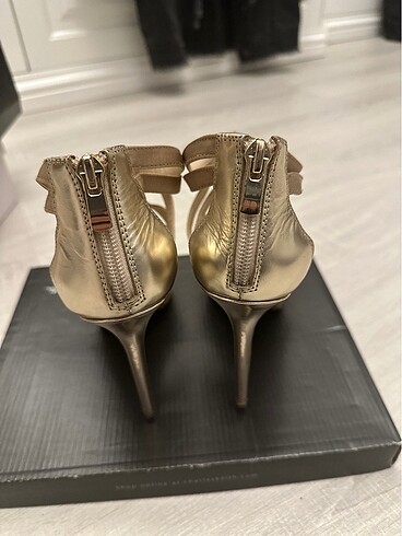 38 Beden Charles&Keith