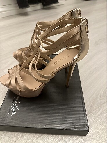 Charles & Keith Charles&Keith