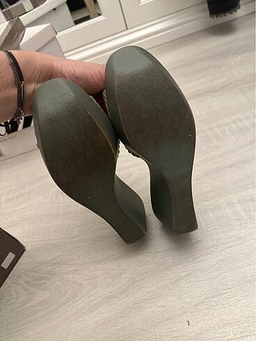 40 Beden Charles & Keith